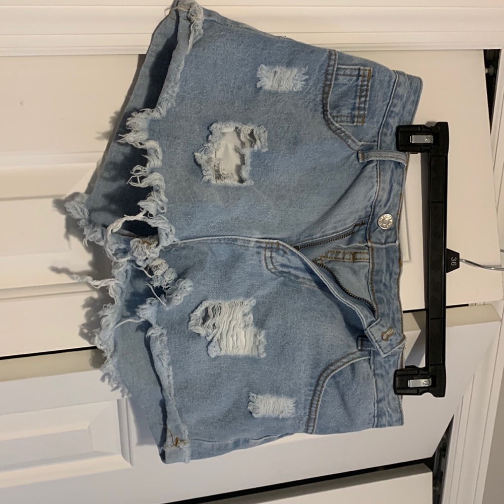 Schein high waisted distressed shorts size 4
